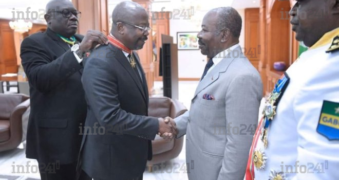 Ali Bongo offre une médaille d’honneur à son Premier ministre Alain-Claude Bilie-By-Nzé 